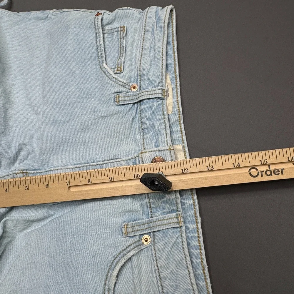 Universal Thread Vintage Midi Denim Shorts Light Wash‎ Raw Hem Womens 12/31R